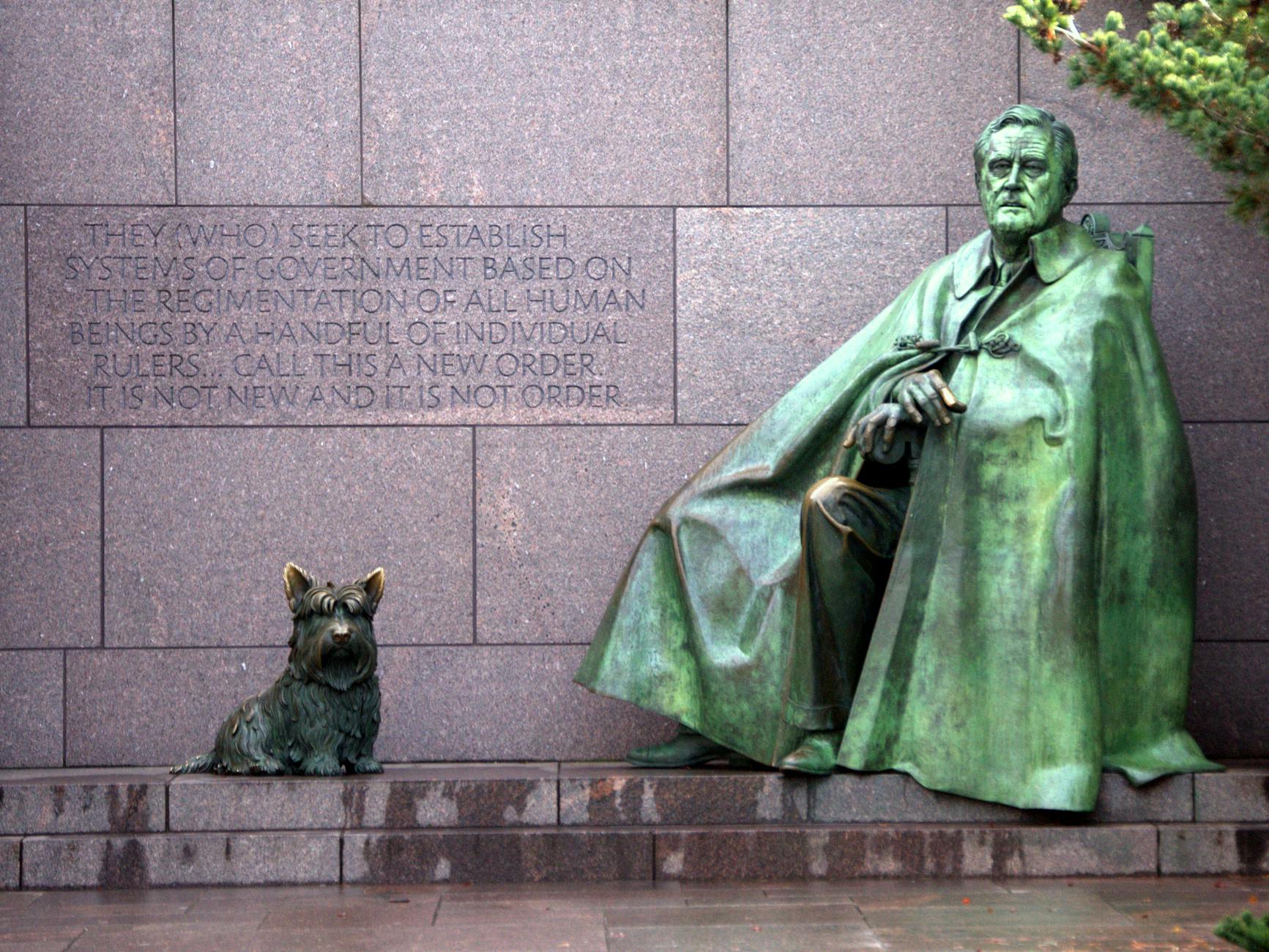 Bronze sculpture of Franklin D. Roosevelt seated with his dog at a memorial.